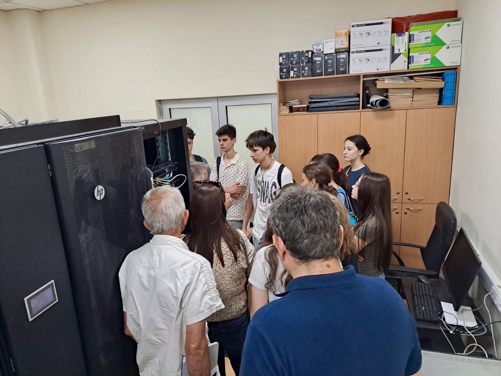 young-scientific-talents-discover-the-power-of-supercomputing-2